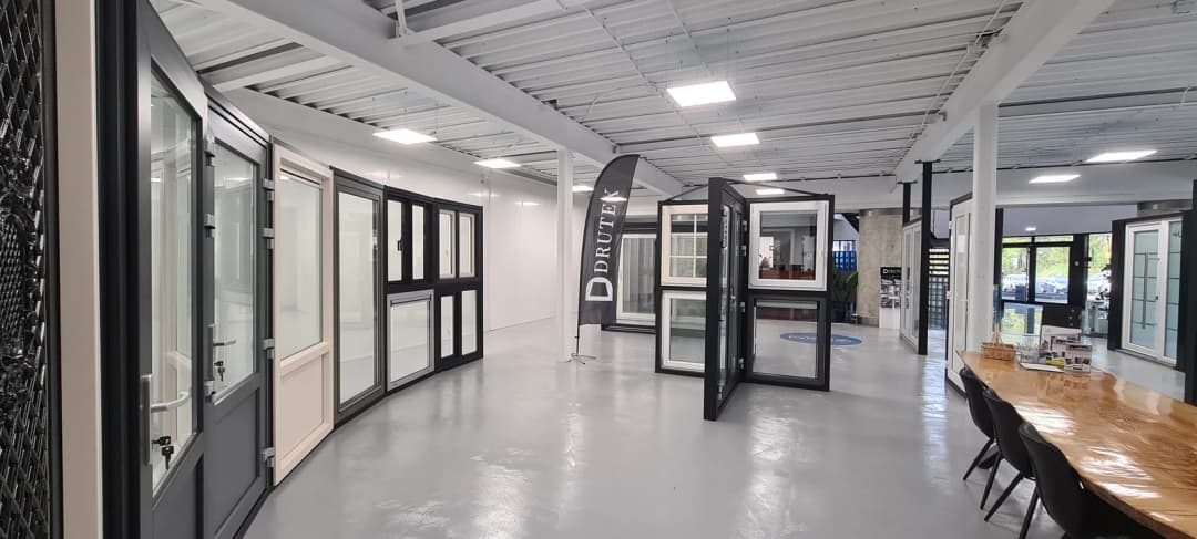 Kozijnen en deuren in de showroom van MartijnKozijn